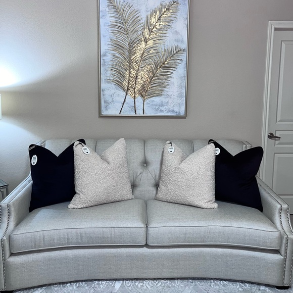 1-NWT CALLISTO HOME BOUCLE DECORATIVE
THROW PILLOW (Read description for detail) - Picture 5 of 15